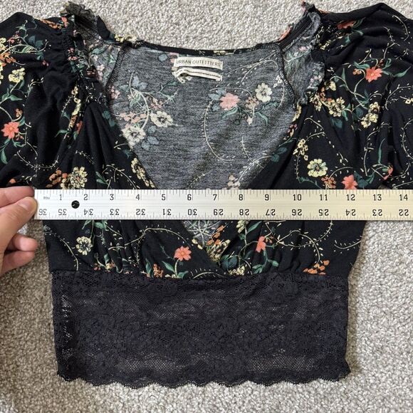 Urban Outfitters Top Womens XS Black Floral Lace Puff Sleeve Cropped V Neck Boho - Picture 8 of 10
